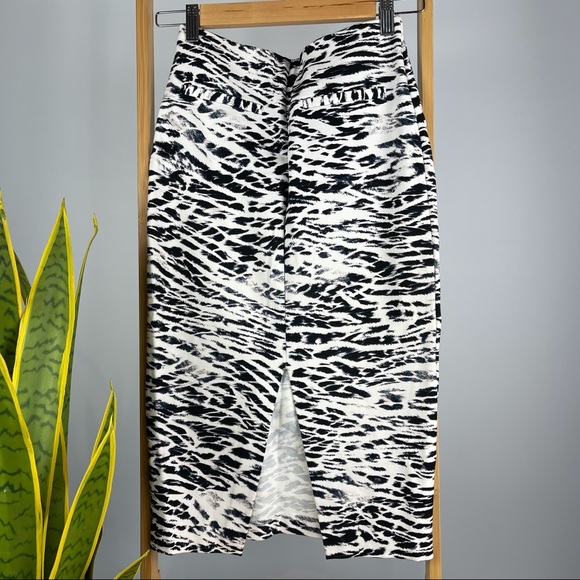 Witchery Stretchy Pull-on Skirt - Size 6 - Picture 5 of 9